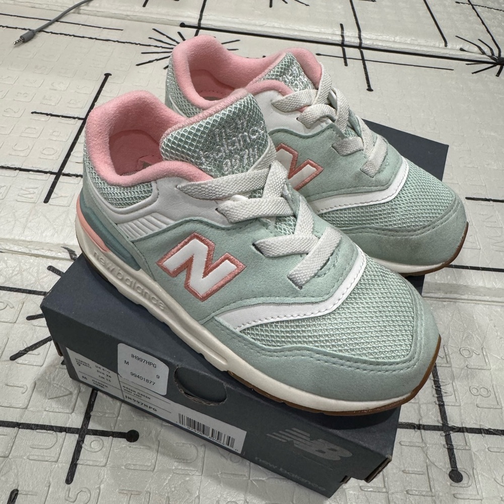 New Balance Green and Pink Sneakers with Retro Design